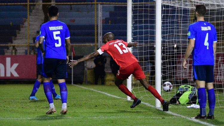 Kanadanın El Salvador galibiyetinde Larinden asist, Atibadan gol