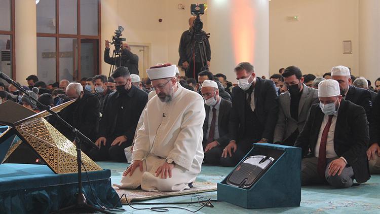 Diyanet İşleri Başkanı Erbaş, Ulu Cami’de düzenlenen Regaip Kandili programına katıldı