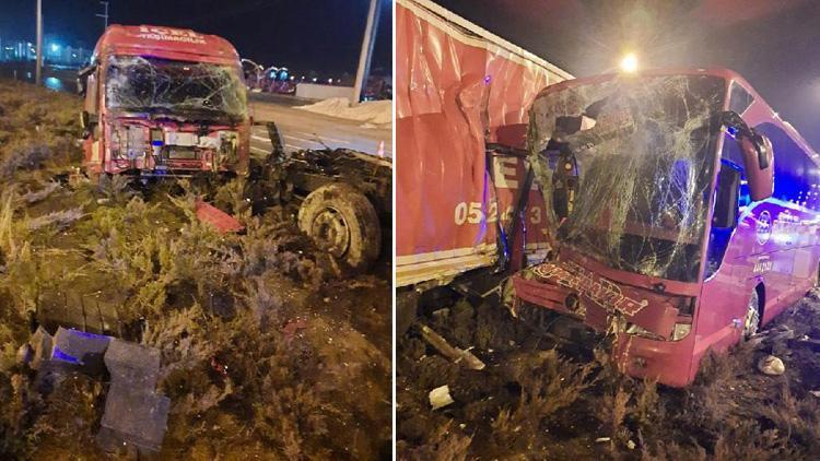 Konyada yolcu otobüsü ile TIR çarpıştı: 11 yaralı