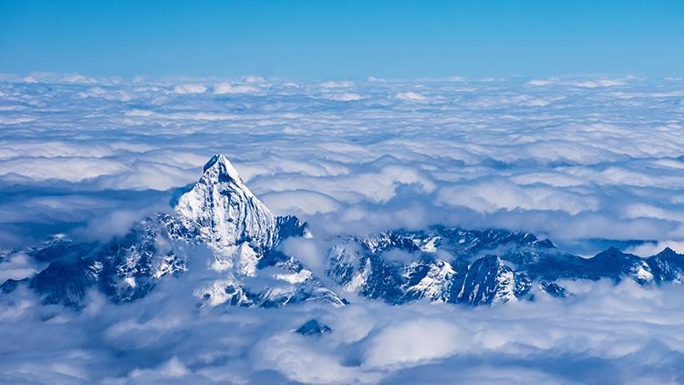 Everest Dağı’ndan korkutucu haber... Oluşması yaklaşık 2000 yıl süren buz, sadece 25 yılda eridi