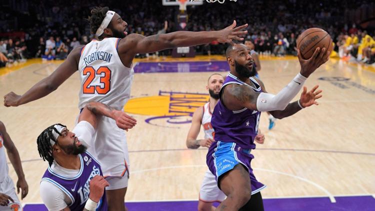 LeBron Jamesten triple-double Lakers uzatmada kazandı