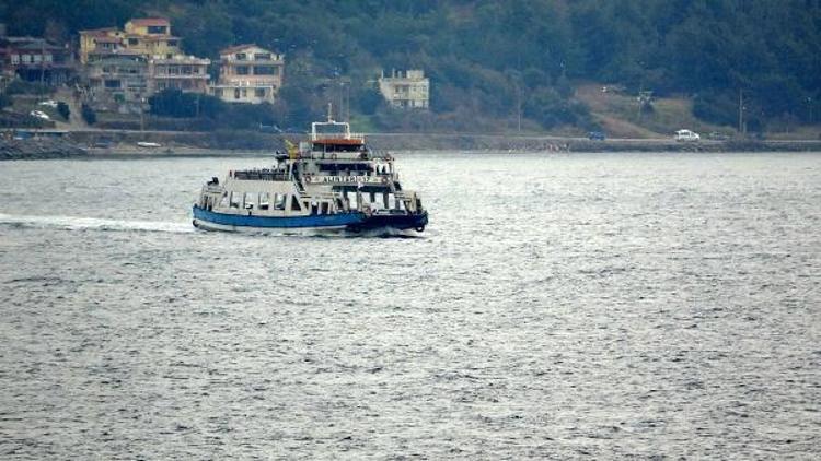 Gökçeada ve Bozcaadaya feribot seferlerine fırtına engeli