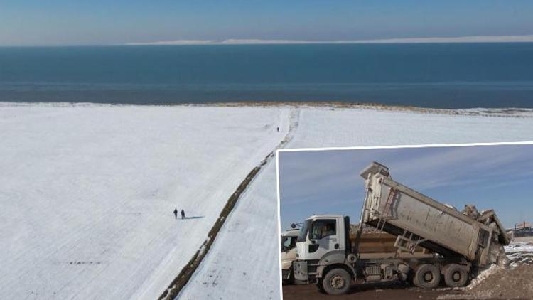 Kuraklıktan küçülen Tuz Gölü’ne kar umut oldu
