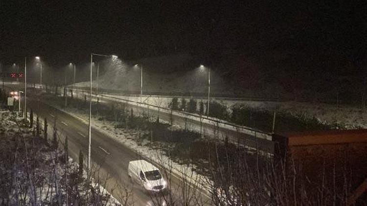 Bornova ve Karabağlar’da kar yağışı etkili oldu