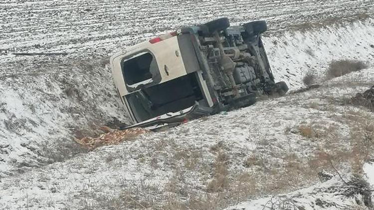 Kırıkkalede işçi servisi devrildi: 1 ölü, 8 yaralı