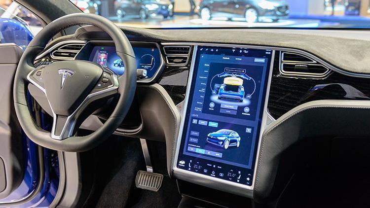 Tesla binlerce aracını geri çağırıyor