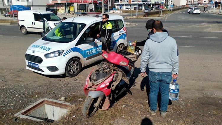 Otomobil ile çarpışan 73 yaşındaki ehliyetsiz motosiklet sürücü yaralandı