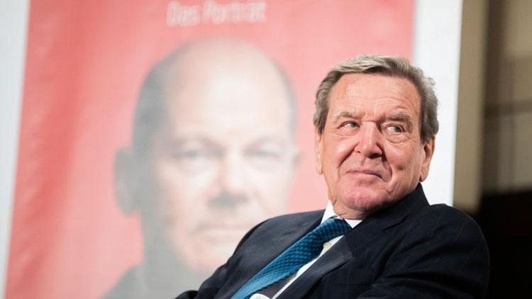 Schröder’e tepkiler çığ gibi büyüyor: Almanya’nın imajına zarar veriyor