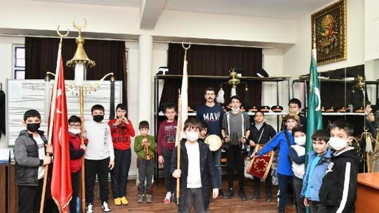 Mustafakemalpaşa’da çocuklar için mehteran kursu açıldı