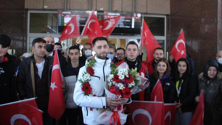 Fatih Arda İpcioğlu coşkuyla karşılandı