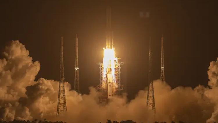 Aya çarpacak roketin Çine ait olduğu ortaya çıktı
