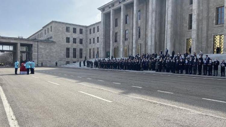 Eski Bakan Kumbaracıbaşı için Mecliste tören