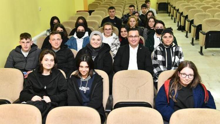 Mustafakemalpaşa Belediye Başkanı Kanar öğrencilerle buluştu