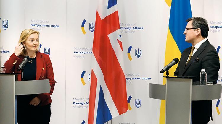Kiev, Varşova ve Londra üçlü ittifak kurdu