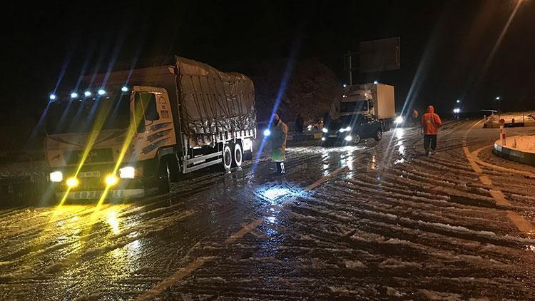 Antalya-Konya karayolu araç trafiğine kapatıldı