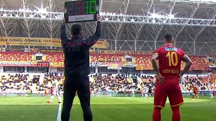 Öznur Kablo Yeni Malatyaspor - Fraport TAV Antalyaspor maçında Adem Büyük kendisini oyuna aldı