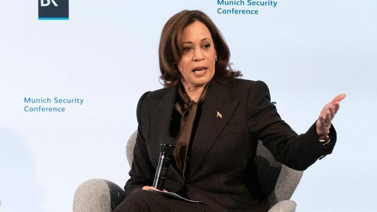 Kamala Harris: Rusyaya yaptırımlar  hızlı, şiddetli ve birleşik olacak