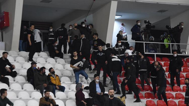 Hentbol maçında tribün karıştı Beşiktaş taraftarları salondan çıkarıldı