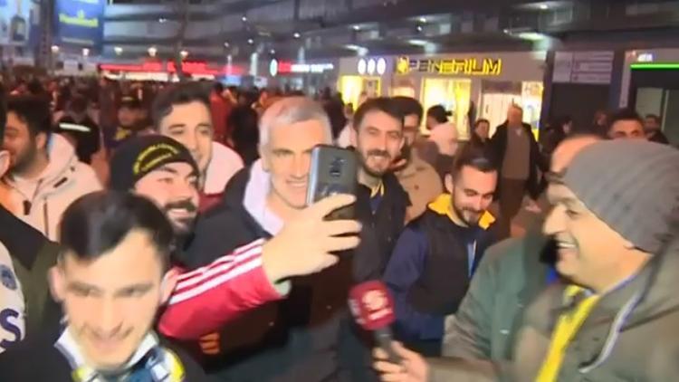 Kadıköyde Fenerbahçe taraftarlarında Önder Karaveliye büyük ilgi