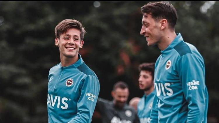 Son Dakika: Fenerbahçede Mesut Özilden Arda Güler paylaşımı