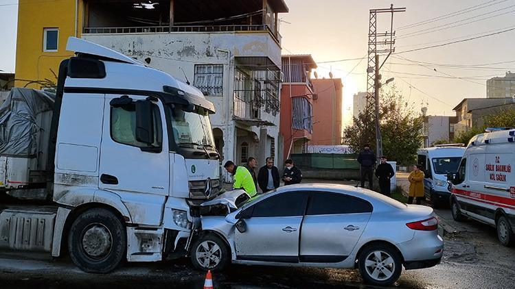 Adanada TIRa otomobille çarptığı kazada öldü, fren izine rastlanılmadı