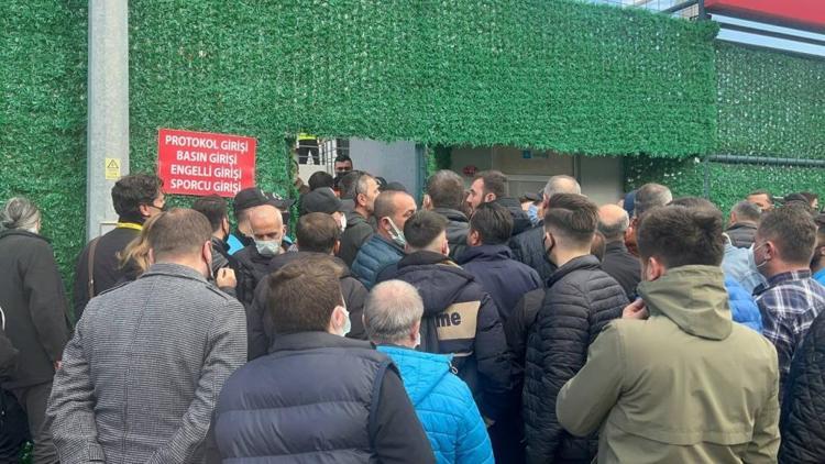 Görevli basın mensupları 1461 Trabzon FK - Sakaryaspor maçına giremedi