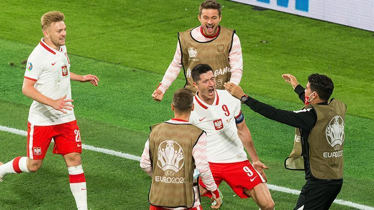 Polonya Futbol Federasyonundan Rusya kararı Lewandowski de destek verdi, maça çıkmayacaklar...