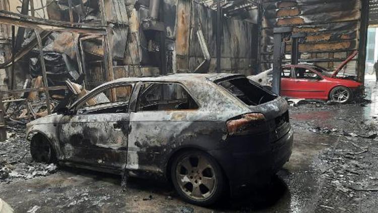 Sanayi sitesinde yangın Çok sayıda araç hasar gördü
