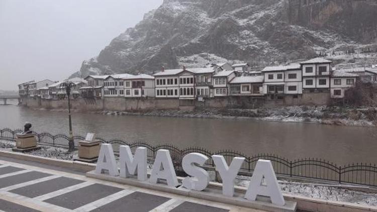 Amasya’da kardan 133 köy yolu kapandı