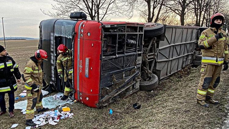 Polonyada Ukraynalı mültecileri taşıyan otobüs kaza yaptı: 6 yaralı