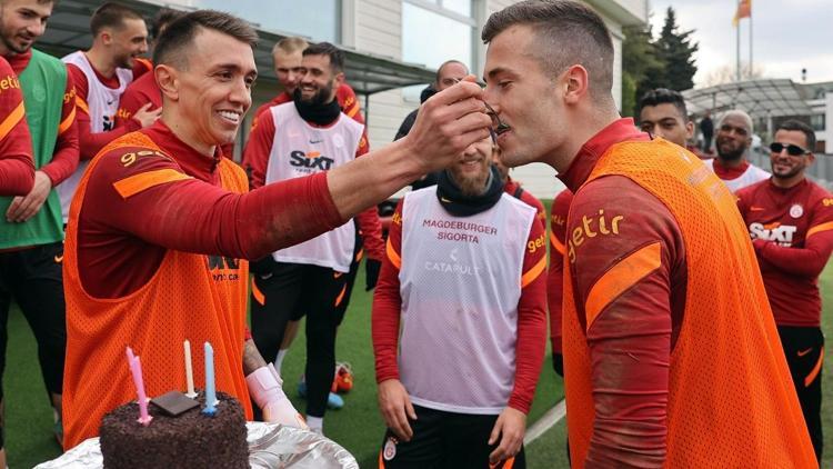 Galatasarayda kaleye Muslera mı Pena mı geçecek Konyaspor ve Barcelona...