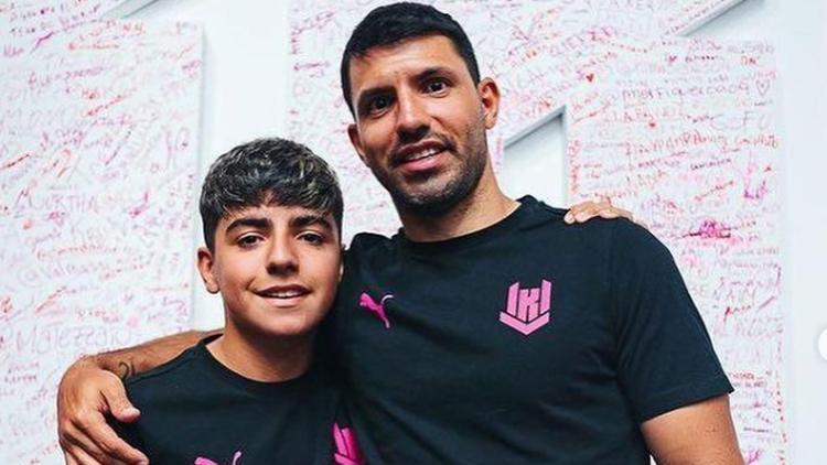 Agüeronun oğlu ve Maradonanın torunu olan Benjamin Agüero, futbola ilk adımını attı