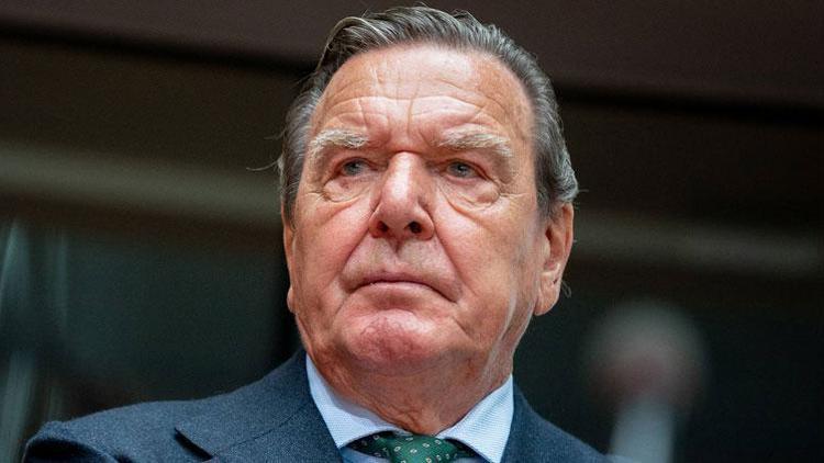 Schröder SPD’de istenmiyorlar