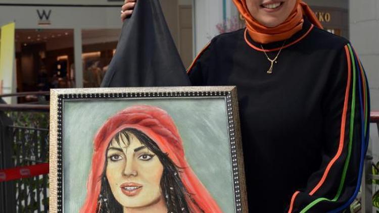 Hayranı olduğu Türkan Şorayın yağlıboya portrelerini yaptı