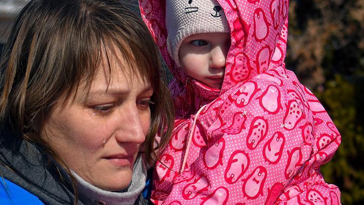İnsanlık için utanç: Savaştan kaçan Ukraynalı kadın ve çocuklar seks tacirlerinin hedefinde
