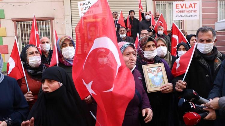 HDP önünde eylem yapan ailelerden Kılıçdaroğluna çadıra gelmedi tepkisi