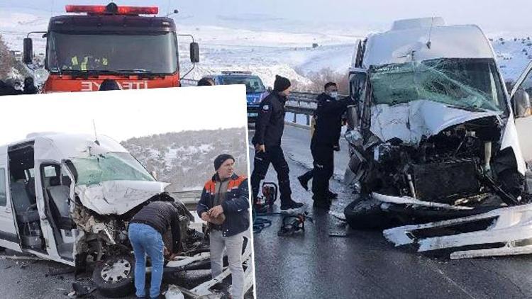 Eskişehirde öğrenci ve öğretmenlerin minibüsü kamyona çarptı: 16 yaralı