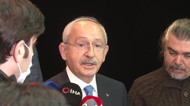 Kılıçdaroğlu, elektrikleri kesilen Moda Sahnesine kandille geldi