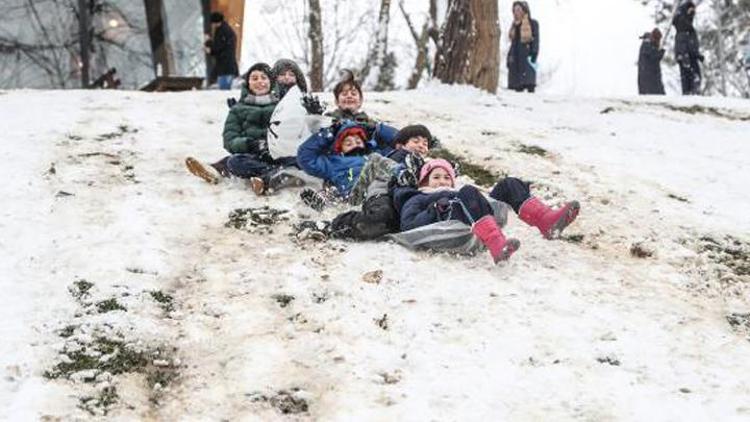 Beykozda park ve sokaklar kayak pistine döndü