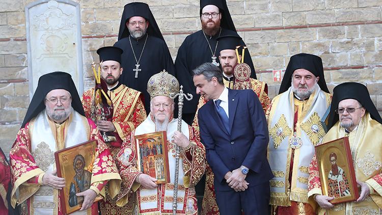 Yunanistan Başbakanı Miçotakis, Fener Rum Patrikhanesinde ayine katıldı
