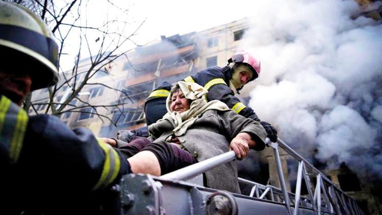 Ukraynada dehşet dinmiyor... Sivillere bombardıman