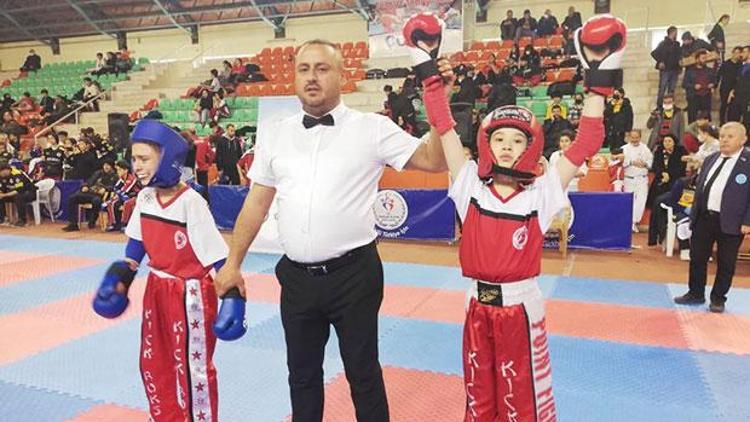 Afra, kickboks şampiyonu oldu