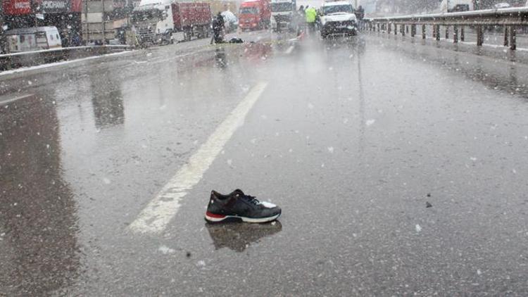 Kocaelide feci kaza Karşı yola koşarak geçmek isterken TIRın altında kaldı