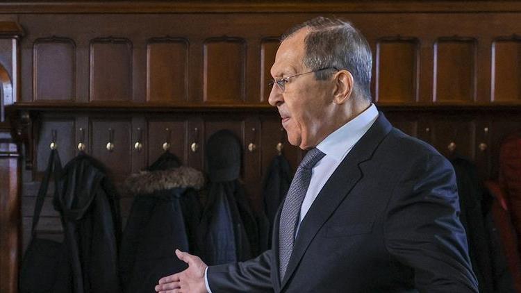 Lavrov açıkladı: Ukraynaya silah sevkiyatı meşru hedef olacak