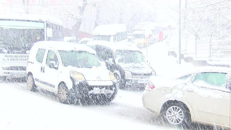 Zonguldakta yoğun kar yağışı: Kazalar oldu, yollar kapandı