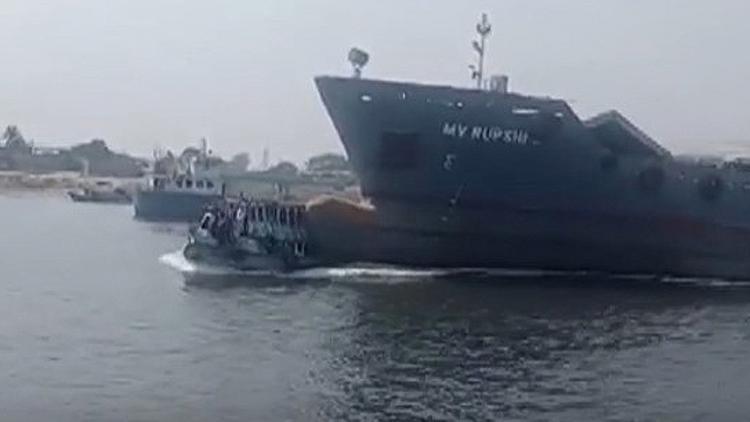 Bangladeşte yük gemisi tekneye çarptı: 5 ölü