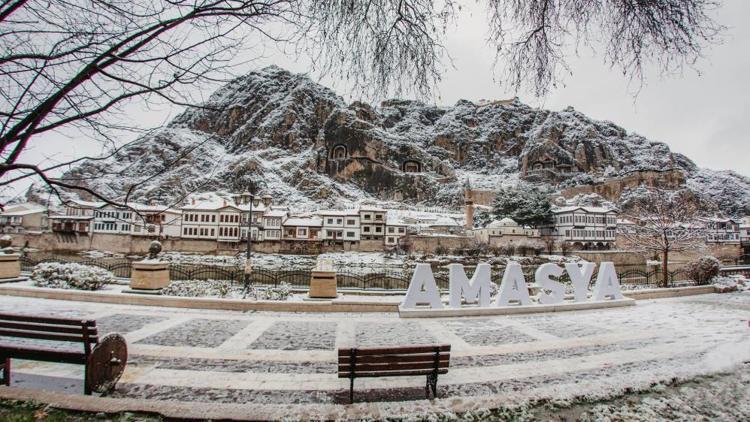 Amasya’da taşımalı eğitime kar yağışı nedeniyle bir gün ara verildi