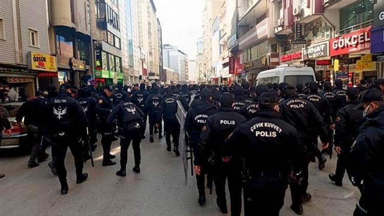 Alparslan Kuytul’un da aralarında bulunduğu ’izinsiz’ yürüyüşe polis müdahalesi