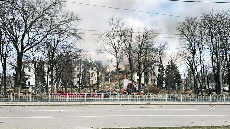 Mariupol’da bu kez okul bombalandı