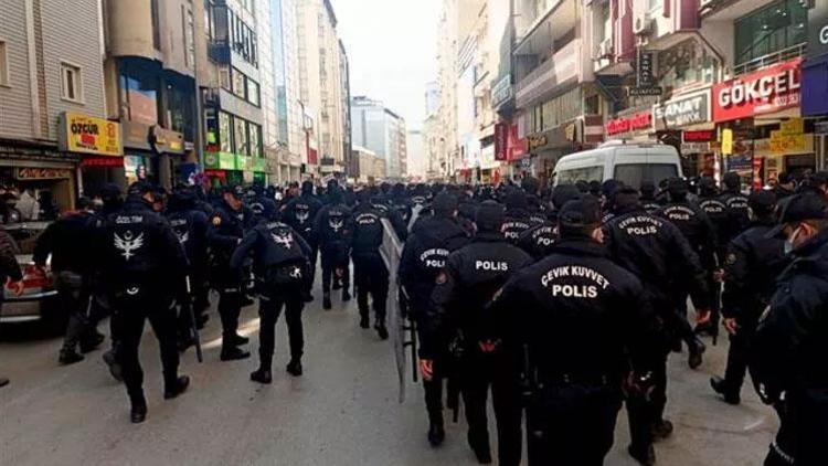Adana Valiliğinden yasa dışı gösteriyle ilgili açıklama: 2 polis memuruna soruşturma